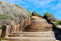 Alte hölzerne Treppenhäuser zum Sehungsstrand Stockfotos Alte hölzerne Treppenhäuser zum Sehungsstrand Stockfotos