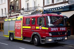Alter Firetruck am Erscheinen stockfotos Alter Firetruck am Erscheinen stockfotos