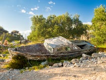 Alter Fischerbootsseetang auf einer kroatischen Insel stockfotografie Alter Fischerbootsseetang auf einer kroatischen Insel stockfotografie