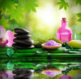 Alternatieve behandelingen van natuurlijke essentie voor lichaamsverzorgingvierkant stock foto Alternatieve behandelingen van natuurlijke essentie voor lichaamsverzorgingvierkant stock foto