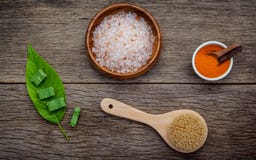 Alternativt hudomsorg och hemlagat skurar med naturligt ingredien royaltyfri fotografi Alternativt hudomsorg och hemlagat skurar med naturligt ingredien royaltyfri fotografi