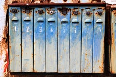 Altes Metall verrostete Briefkästen stockbild Altes Metall verrostete Briefkästen stockbild