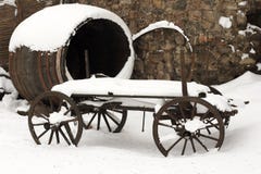 Altes Pferd gezeichneter Wagen im Schnee Lizenzfreie Stockbilder Altes Pferd gezeichneter Wagen im Schnee Lizenzfreie Stockbilder