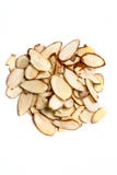 Amandes coupées en tranches avec carapace Image libre de droits Amandes coupées en tranches avec carapace Image libre de droits