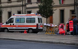 Ambulance après accident de véhicule Photos libres de droits Ambulance après accident de véhicule Photos libres de droits