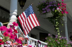 Amerikaanse vlag op huisportiek