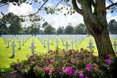 Amerikanischer Kirchhof in Omaha Beach, Normandie, Frankreich lizenzfreies stockbild Amerikanischer Kirchhof in Omaha Beach, Normandie, Frankreich lizenzfreies stockbild