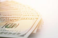 Amerikanska dollar kontanta pengar på vit bakgrund Arkivbilder Amerikanska dollar kontanta pengar på vit bakgrund Arkivbilder
