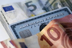 Amex и некоторое евро получают внутри крупный план наличными стоковое фото Amex и некоторое евро получают внутри крупный план наличными стоковое фото