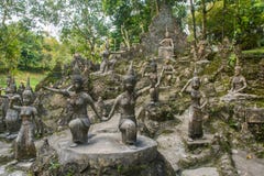 Amfiteatr bóstwo statuy w Buddha magii Ogrodowym lub Tajnym Buddha ogródzie Koh Samui wyspa, Tajlandia zdjęcia royalty free Amfiteatr bóstwo statuy w Buddha magii Ogrodowym lub Tajnym Buddha ogródzie Koh Samui wyspa, Tajlandia zdjęcia royalty free