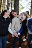 Amitié - groupe de amie heureux image stock Amitié - groupe de amie heureux image stock