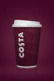 AMMAN, JORDÂNIA, o 26 de agosto de 2017: O copo de Costa Coffee, Costa Coffee é uma empresa multinacional britânica do café sedia fotos de stock AMMAN, JORDÂNIA, o 26 de agosto de 2017: O copo de Costa Coffee, Costa Coffee é uma empresa multinacional britânica do café sedia fotos de stock