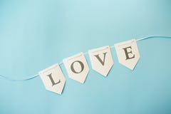 Amor de la palabra en fondo azul con el espacio de la copia Concepto del d?a del St Valentine Day, del amor o de boda Color en co imagen de archivo Amor de la palabra en fondo azul con el espacio de la copia Concepto del d?a del St Valentine Day, del amor o de boda Color en co imagen de archivo