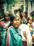Amroha, Uiterste Pradesh, INDIA - 2011: Niet geïdentificeerde armen die in krottenwijk leven stock foto's Amroha, Uiterste Pradesh, INDIA - 2011: Niet geïdentificeerde armen die in krottenwijk leven stock foto's