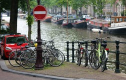 Amsterdam, les Pays-Bas, canaux de ville, bateaux, ponts et rues Belle et sauvage ville européenne unique photos stock Amsterdam, les Pays-Bas, canaux de ville, bateaux, ponts et rues Belle et sauvage ville européenne unique photos stock