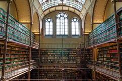 Amsterdão, Países Baixos - 6 de maio de 2015: Biblioteca de investigação de Rijksmuseum foto de stock royalty free Amsterdão, Países Baixos - 6 de maio de 2015: Biblioteca de investigação de Rijksmuseum foto de stock royalty free