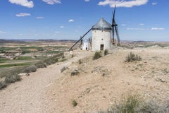 Aménagez les moulins à vent en parc de Consuegra à Toledo, Espagne Ils ont servi t Photo stock Aménagez les moulins à vent en parc de Consuegra à Toledo, Espagne Ils ont servi t Photo stock