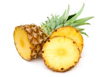 Ananas (pineapple) and its slices