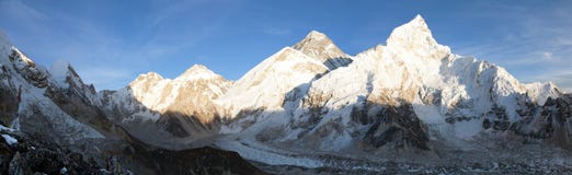 Anche vista panoramica dell'Everest da Kala Patthar fotografia stock Anche vista panoramica dell'Everest da Kala Patthar fotografia stock