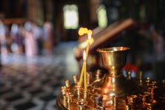 Andle de brandwonden Ð ¡, in de Christelijke tempel de achtergrond is vaag stock foto's Andle de brandwonden Ð ¡, in de Christelijke tempel de achtergrond is vaag stock foto's