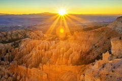 Anfiteatro do ponto da inspiração, Bryce Canyon National Park Anfiteatro do ponto da inspiração, Bryce Canyon National Park