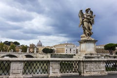 Angel Statue sul ponte di Aelian a Roma, Italia immagine stock Angel Statue sul ponte di Aelian a Roma, Italia immagine stock