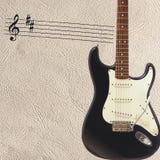Anmärkningar och klassisk elektrisk gitarr för fast kropp på rätsida av den ljusa hudbakgrunden Royaltyfria Bilder Anmärkningar och klassisk elektrisk gitarr för fast kropp på rätsida av den ljusa hudbakgrunden Royaltyfria Bilder