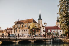 Annecy Frankrike - April 8, 2017 Medeltida gammal stad av Annecy, Haute Savoie royaltyfri fotografi Annecy Frankrike - April 8, 2017 Medeltida gammal stad av Annecy, Haute Savoie royaltyfri fotografi