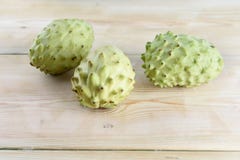 Annona, Vla Apple, Cherimoya, Sugar Apple op Houten Lijstachtergrond stock fotografie Annona, Vla Apple, Cherimoya, Sugar Apple op Houten Lijstachtergrond stock fotografie