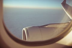 Ansicht aus Passagierflugzeugfenster heraus stockfoto Ansicht aus Passagierflugzeugfenster heraus stockfoto