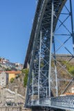 Ansicht D Luis-Brücke, wenn die Touristen genießen und Porto-Stadtzentrum auf Hintergrund stockfotos Ansicht D Luis-Brücke, wenn die Touristen genießen und Porto-Stadtzentrum auf Hintergrund stockfotos