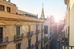 Ansicht der europäischen Straße vom Balkon am sonnigen Tag Stockbilder Ansicht der europäischen Straße vom Balkon am sonnigen Tag Stockbilder