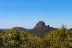 Ansicht der Glashaus-Berge in Queensland Australien - Lavakerne von Vulkanen, die noch nach den Einfassung moutains ha stehen lizenzfreie stockfotos Ansicht der Glashaus-Berge in Queensland Australien - Lavakerne von Vulkanen, die noch nach den Einfassung moutains ha stehen lizenzfreie stockfotos