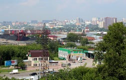 Ansicht der Landstraßen der Stadt von Nowosibirsk im Sommer von 2018 lizenzfreies stockfoto Ansicht der Landstraßen der Stadt von Nowosibirsk im Sommer von 2018 lizenzfreies stockfoto