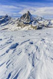 Ansicht von Matterhorn an einem klaren sonnigen Wintertag lizenzfreies stockbild Ansicht von Matterhorn an einem klaren sonnigen Wintertag lizenzfreies stockbild
