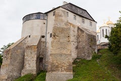 Ansicht zum historischen Schloss in Ostrog, Ukraine Stockfotos Ansicht zum historischen Schloss in Ostrog, Ukraine Stockfotos