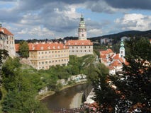 Ansicht über das große Schloss des magischen Cesky Krumlov lizenzfreie stockfotos Ansicht über das große Schloss des magischen Cesky Krumlov lizenzfreie stockfotos