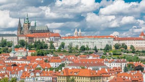 Ansicht über Prag-Schloss von Charles Bridge-Turm timelapse Ansicht über Prag-Schloss von Charles Bridge-Turm timelapse