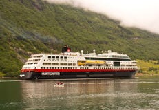 Ansichten entlang das Geirangerfjord lizenzfreie stockfotos Ansichten entlang das Geirangerfjord lizenzfreie stockfotos