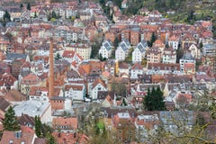 Antenne van Stuttgart van Bovengenoemde Kessel Biulding overbevolkte vast Stad S stock foto Antenne van Stuttgart van Bovengenoemde Kessel Biulding overbevolkte vast Stad S stock foto