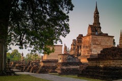 Antyczna ruiny świątynia, pagoda przy Sukhothai Dziejowym parkiem i Zdjęcie Stock Antyczna ruiny świątynia, pagoda przy Sukhothai Dziejowym parkiem i Zdjęcie Stock
