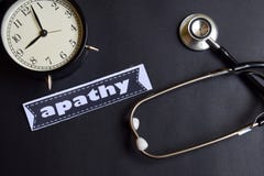 Apathie sur le papier avec l'inspiration de concept de soins de santé réveil, stéthoscope noir images libres de droits Apathie sur le papier avec l'inspiration de concept de soins de santé réveil, stéthoscope noir images libres de droits