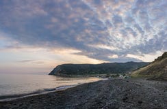 Apelsin-blått himmel på solnedgången Västkusten av ön Limnos, Grekland royaltyfri bild Apelsin-blått himmel på solnedgången Västkusten av ön Limnos, Grekland royaltyfri bild