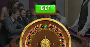 Aposte o botão e a roda e os povos de roleta no casino imagem de stock Aposte o botão e a roda e os povos de roleta no casino imagem de stock