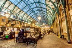 Apple lancent sur le marché au jardin de Covent, Londres photo stock Apple lancent sur le marché au jardin de Covent, Londres photo stock