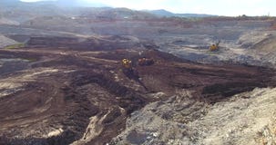 Apra il pozzo carboniero e le macchine pesanti funzionanti archivi video Apra il pozzo carboniero e le macchine pesanti funzionanti archivi video