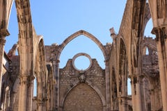 Apra il tetto della chiesa gotica della nostra signora del monte Carmelo a Lisbona fotografia stock libera da diritti Apra il tetto della chiesa gotica della nostra signora del monte Carmelo a Lisbona fotografia stock libera da diritti