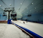 Aprecie a neve no deserto em Ski Dubai foto de stock royalty free Aprecie a neve no deserto em Ski Dubai foto de stock royalty free