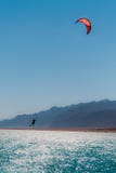 Aquilone che pratica il surfing in Dahab Egitto fotografia stock Aquilone che pratica il surfing in Dahab Egitto fotografia stock
