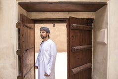 Arabische mens in traditionele omani uitrusting stock foto Arabische mens in traditionele omani uitrusting stock foto